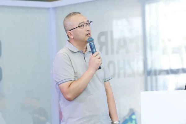辛锡平副总经理发表演讲