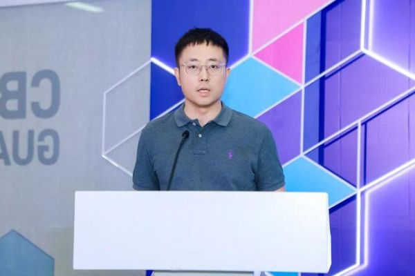 严熙副总经理发表演讲