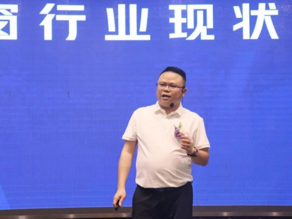 美加德尚門窗總經(jīng)理戚冰鋒發(fā)表致辭