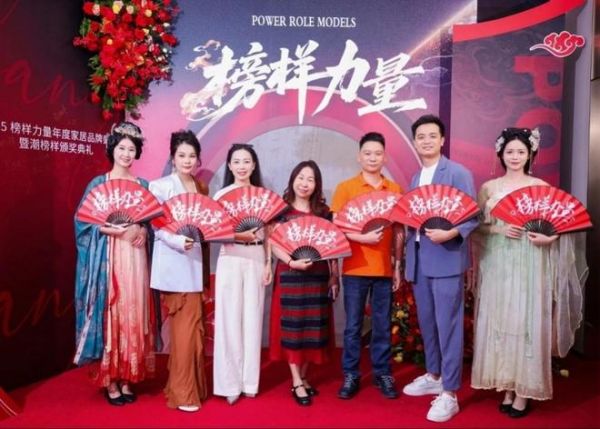 雙獎加冕！新恒隆集團榮獲“年度超人氣產(chǎn)品金獎”“年度新媒體紅人榜”