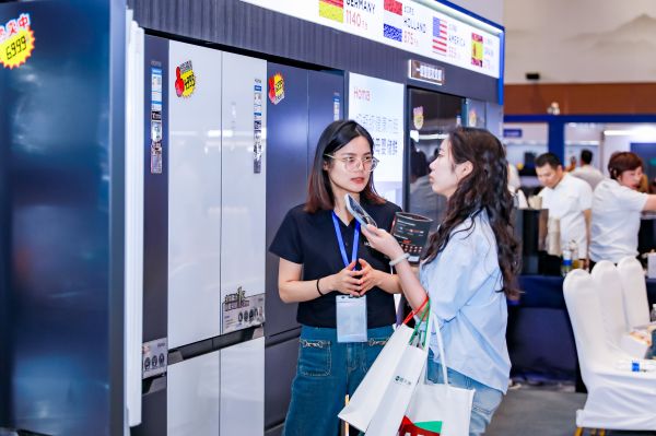 蘇寧易購Max店內(nèi)的智慧家電