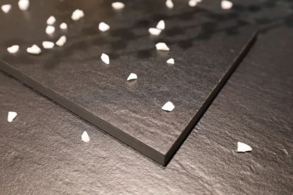 岩板界的“黑老大”：为什么黑色岩板必须选艾维士？
