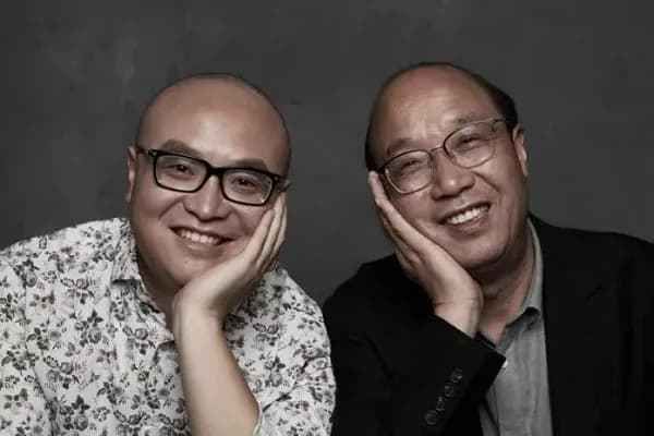 （右）卓木王董事长杜承三（左）卓木王总裁杜长江