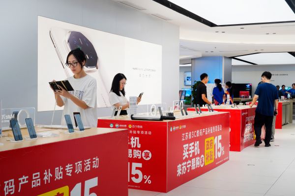 华为Mate XTs手机