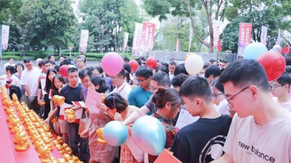 红蚂蚁集团服务保障照片