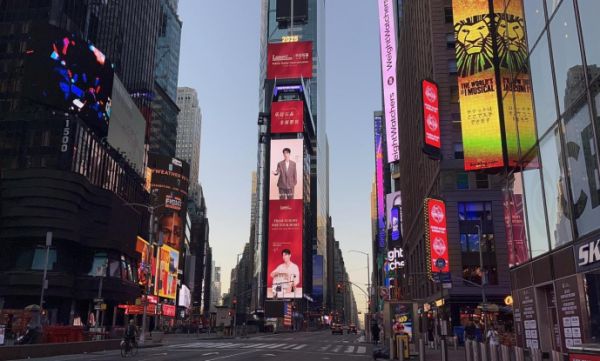 2025年10月5日Lamett乐迈石晶品牌全球代言人肖战广告重磅登陆纽约时代广场大屏