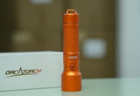 虎鲸X7 ORCA橙手电筒测评：轻量实力派