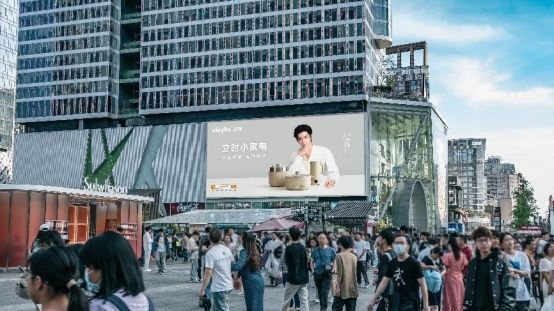 olayks立时×侯明昊8大城市地标巨幕广告