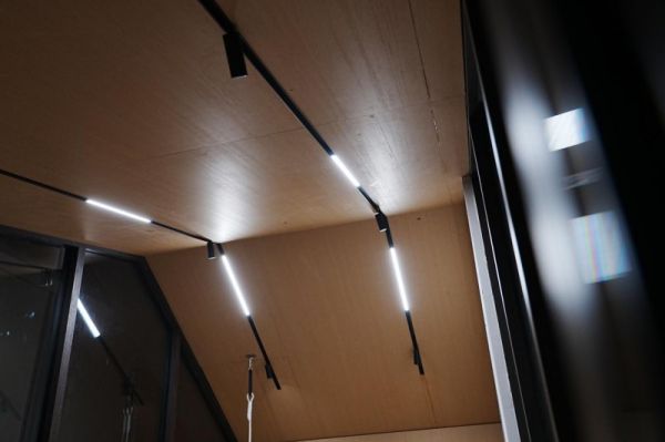 Magnetic track lighting in the old house