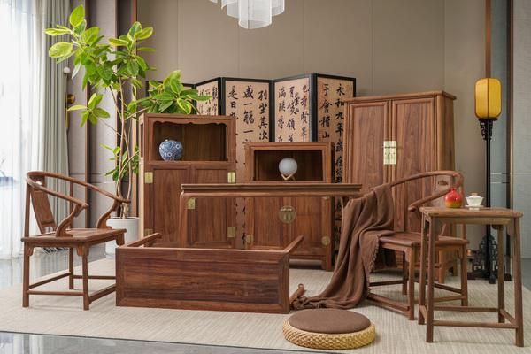 古森红木坚持“无白皮、全榫卯”的制造标准