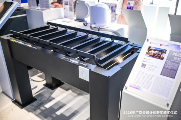 Technical features of Vella Retractable Awning