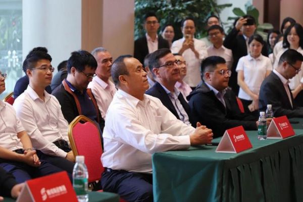 顺成陶瓷集团高层领导合影