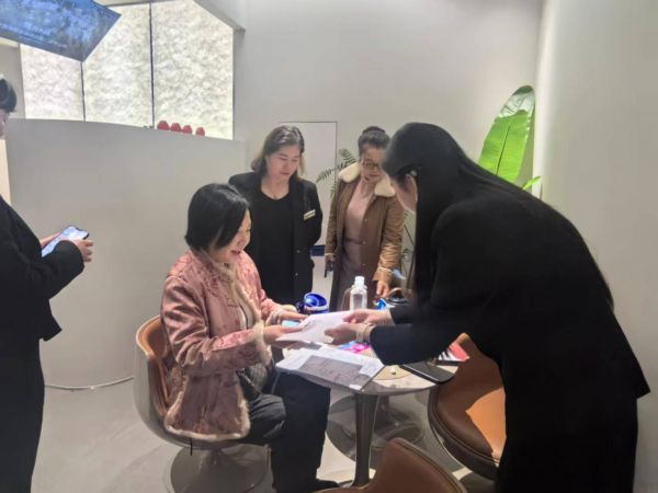 路福成都4店联动，现场销售火爆