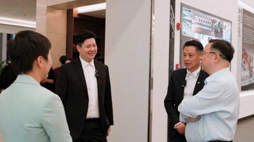 大自然家居佘学彬牵手仰望U8L:共话中国制造新叙事