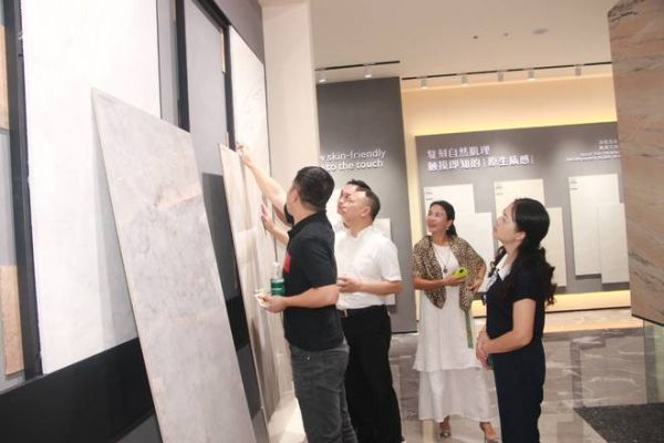 克隆生态石破局,金羽啄木鸟瓷砖跻身 2025 陶瓷一线品牌