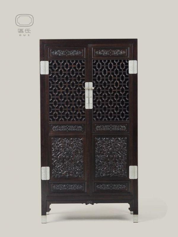 Quanshi Furniture Elm Circular Footed Mahogany Table