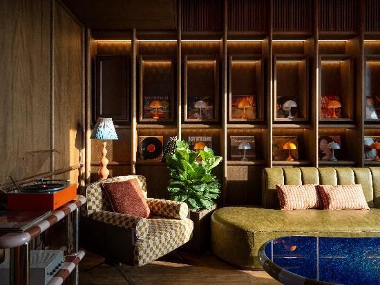 梁志天设计集团打造香港尖沙咀金普顿酒店 Swim Club成为天际社交新地标