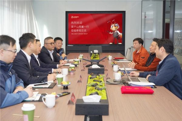 周董参观红蚂蚁家居文创园