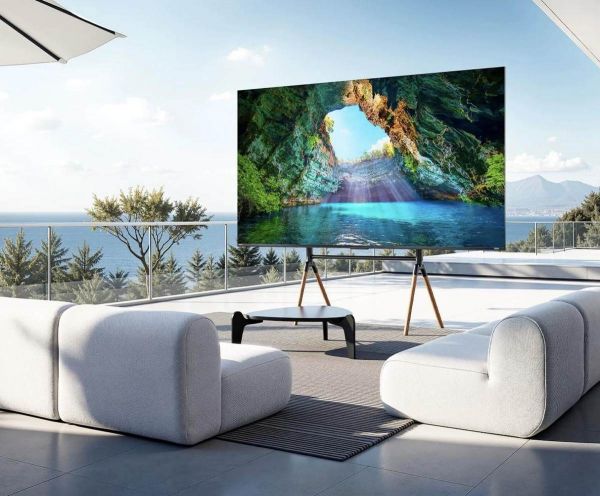 Hisense 100-inch E7Q in living room