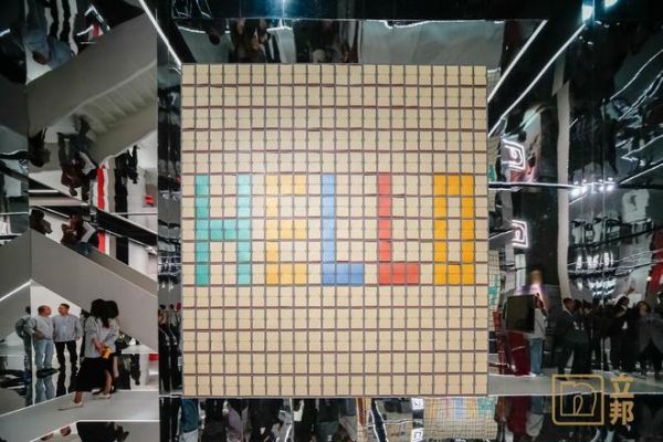 立邦MAGIC·无界奇境融合镜面元素打造沉浸式观展体验