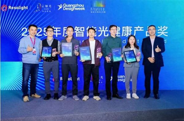 AI小智获奖照片