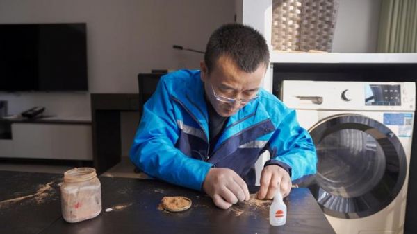 Chen Shifu Repairing a Wooden Headboard