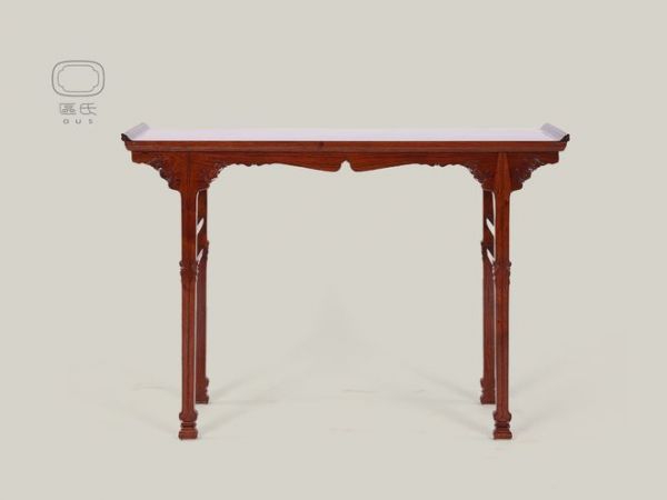 黄花梨插肩榫剑腿翘头案