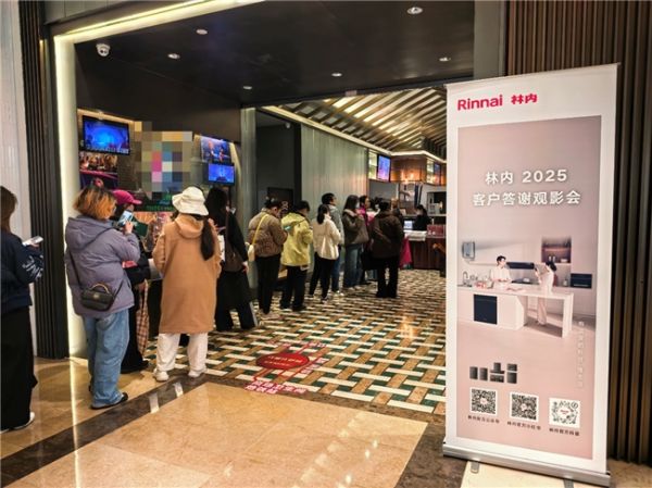 Linna Interactive Event with Customers Image