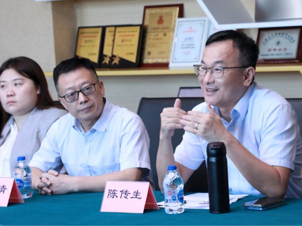 紫荆花新材料集团总裁陈传生照片