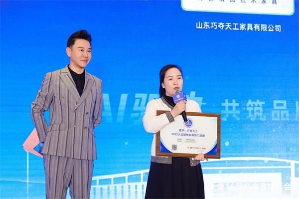 Exquisite Redwood Furniture Director Zhang Qing Interviewed by CCTV Host Xiao Gui Ning