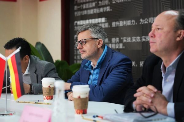 简钻家居与海蒂诗合作