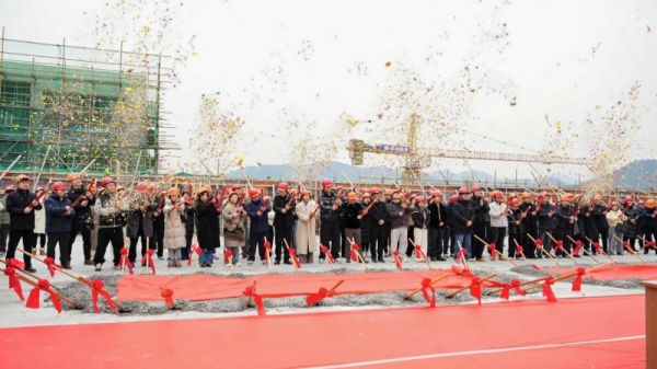 欧客智能大家居产业园封顶仪式现场照片