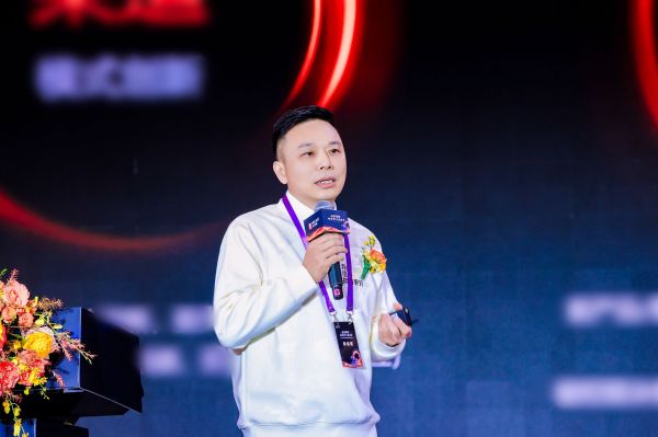 好莱客董事长沈汉标先生在峰会上发言