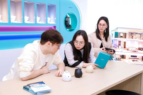 好莱客经销商参观好莱客×合觅“高端定制 & AI 智能家”全案设计中心