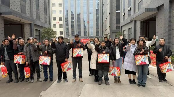 李忠信红木2025年度总结表彰大会