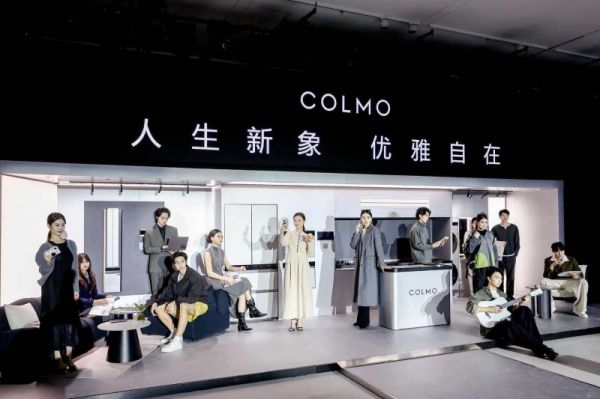 《新象自在场》舞台走秀