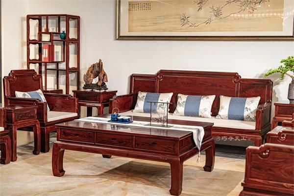 Straight-Grain Sofa Detail