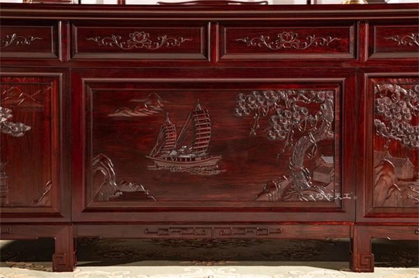 One-Sail-Fly Boat Desk Detail