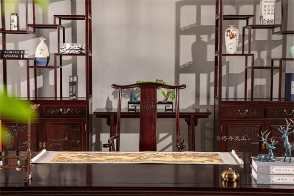 One-Sail-Fly Boat Desk Detail