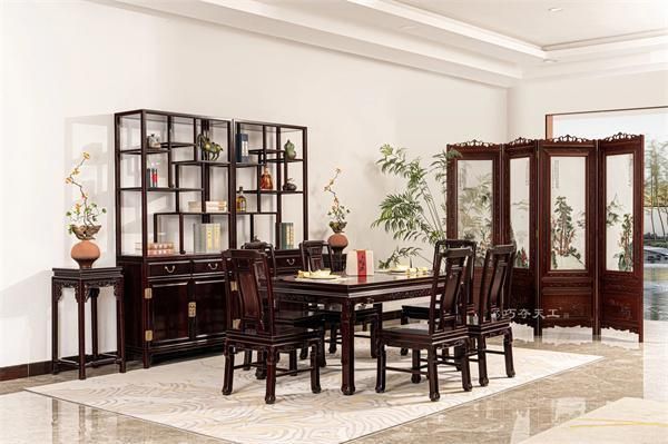 Birdsong and Flower Scent Dining Table