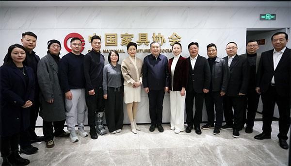 李忠信在座谈会上的照片