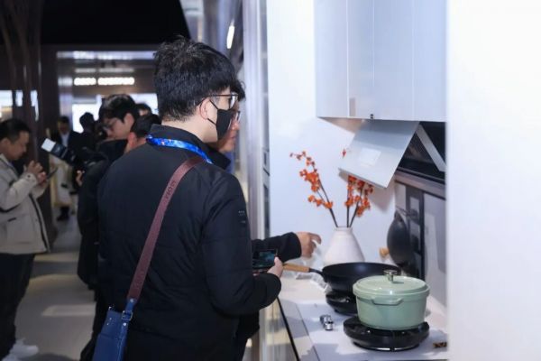 海尔全屋家居构建的柜电一体化生态体系展示