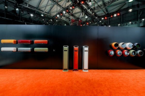 小吉四出风立式空调