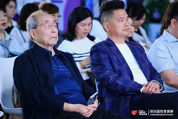 中国红木家具技术专家曹新民出席2026中国红木整装家具暨国潮家居发展论坛