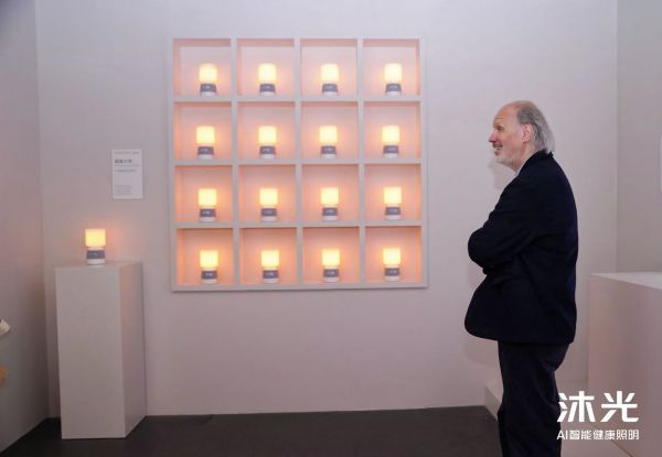 展览现场人潮涌动