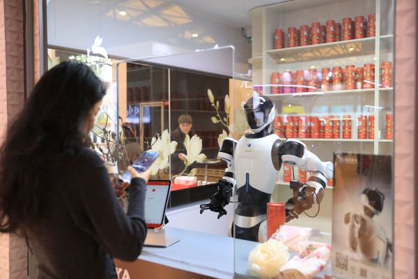 星空舱机械人「茱丽叶」展示