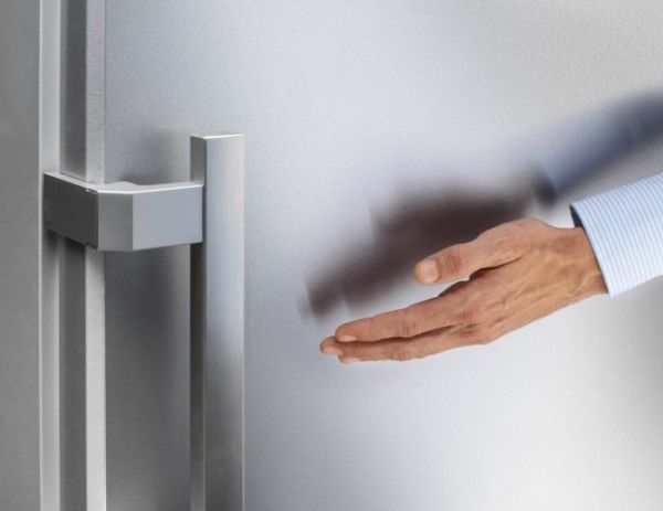 Liebherr CBNsdh 7653 fridge-freezer with SmartSteel material