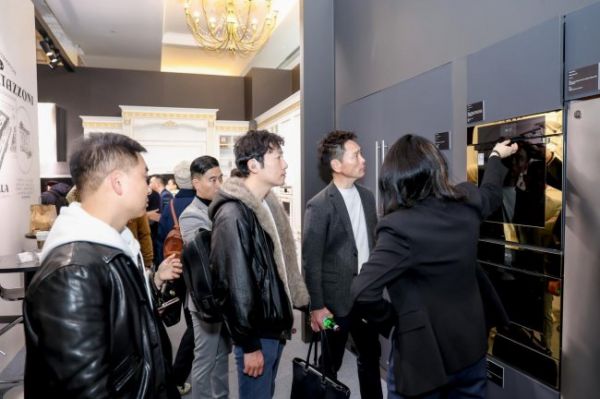 Bertazzoni现代系列镜面厨房电器