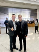 苏世鹏受邀NVIDIA GTC 2026，与黄仁勋合影
