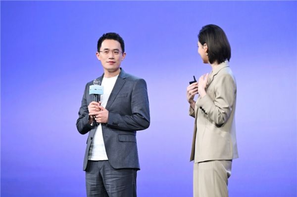 王腾体验呼呼H300床垫